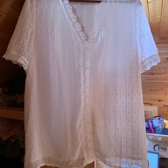 White dress top - Picture 2 of 4